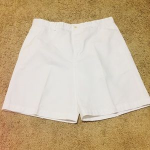 Vineyards Vines white women’s shorts 12